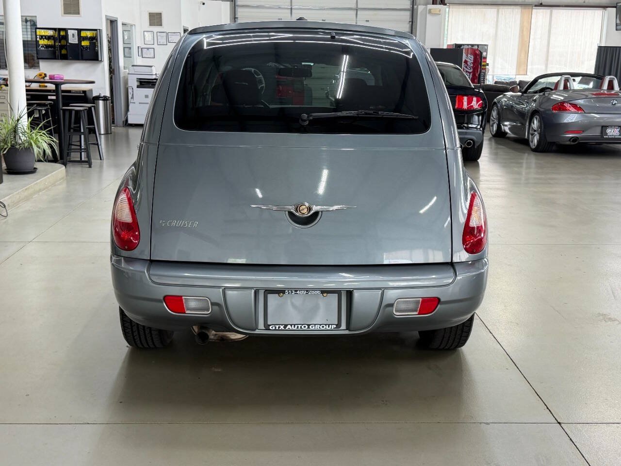 Used 2010 Chrysler PT Cruiser FWD image 3