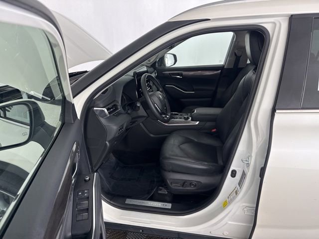 Used 2021 Toyota Highlander Limited image 26