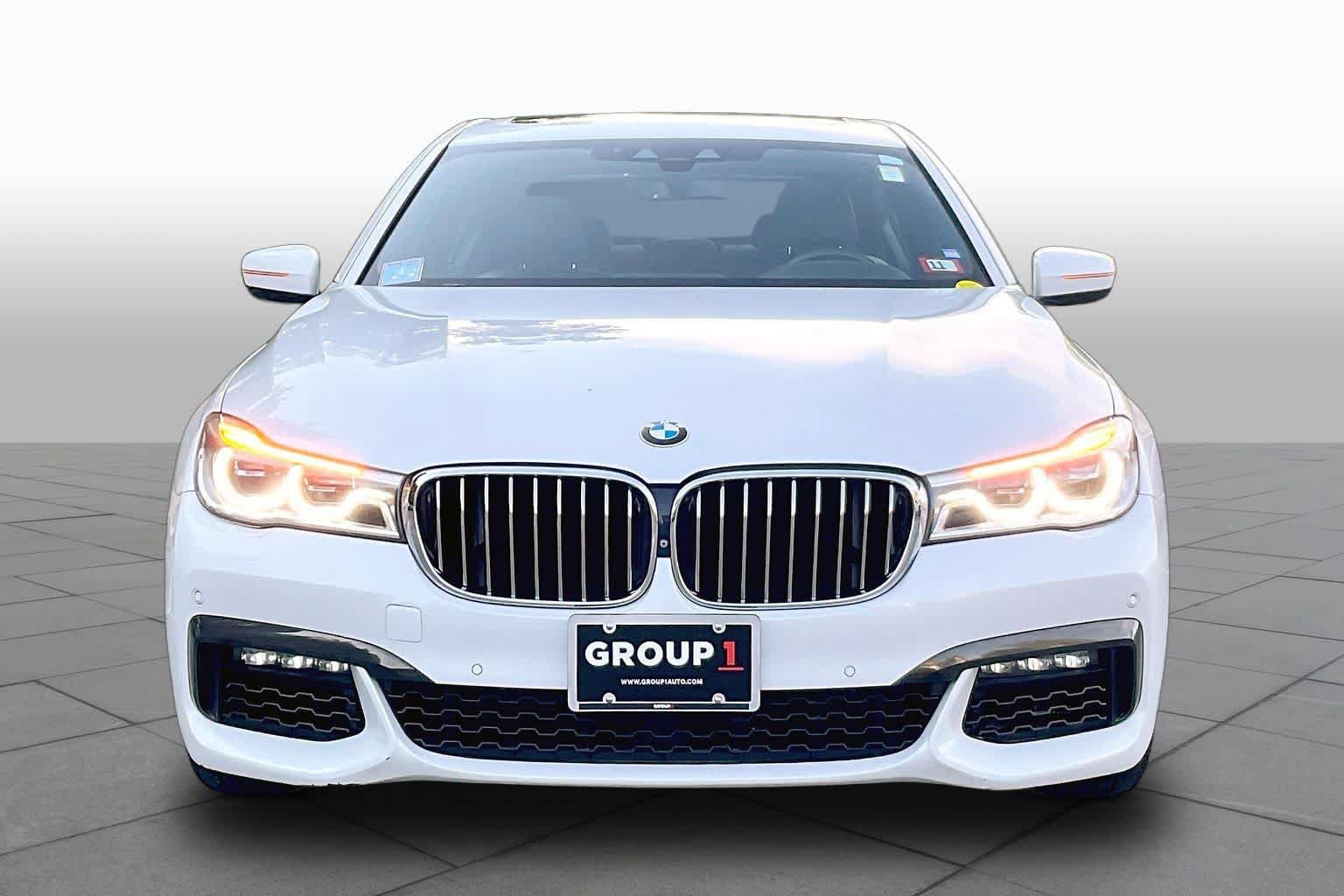 Used 2019 BMW 750i xDrive w/ M Sport Package AWD/4WD image 3