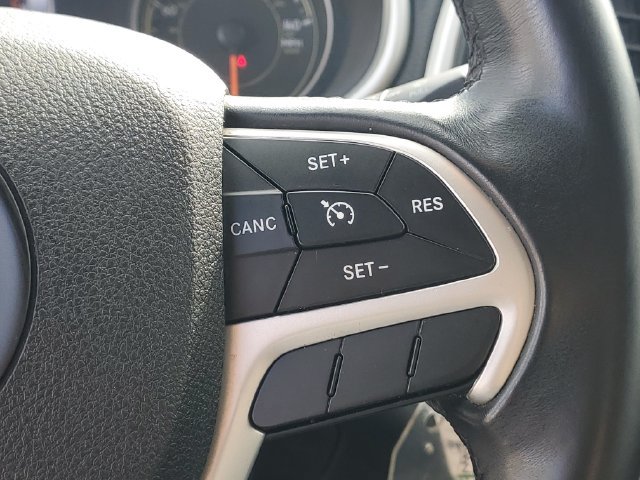 Used 2017 Jeep Cherokee Trailhawk AWD/4WD image 18