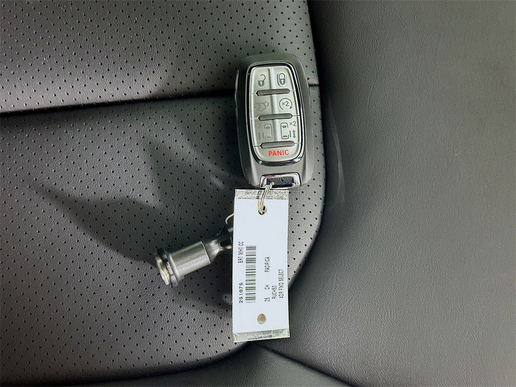 New 2025 Chrysler Pacifica Select w/ Uconnect Theater Family Group image 20