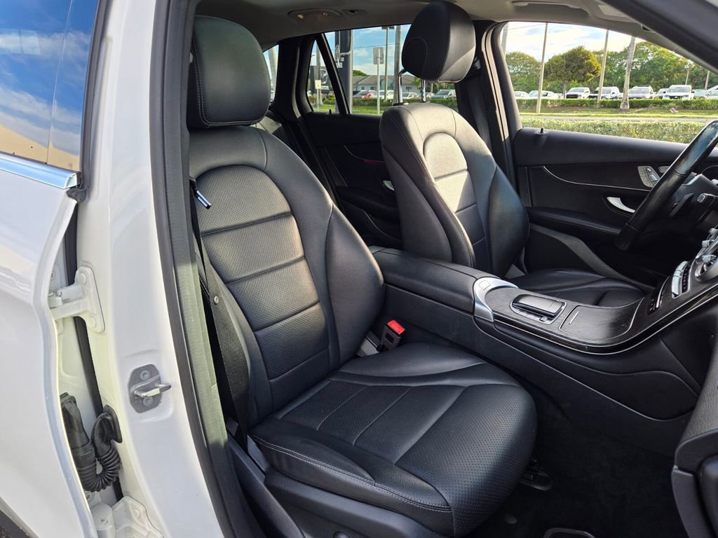Used 2021 Mercedes-Benz GLC 300 4MATIC image 18