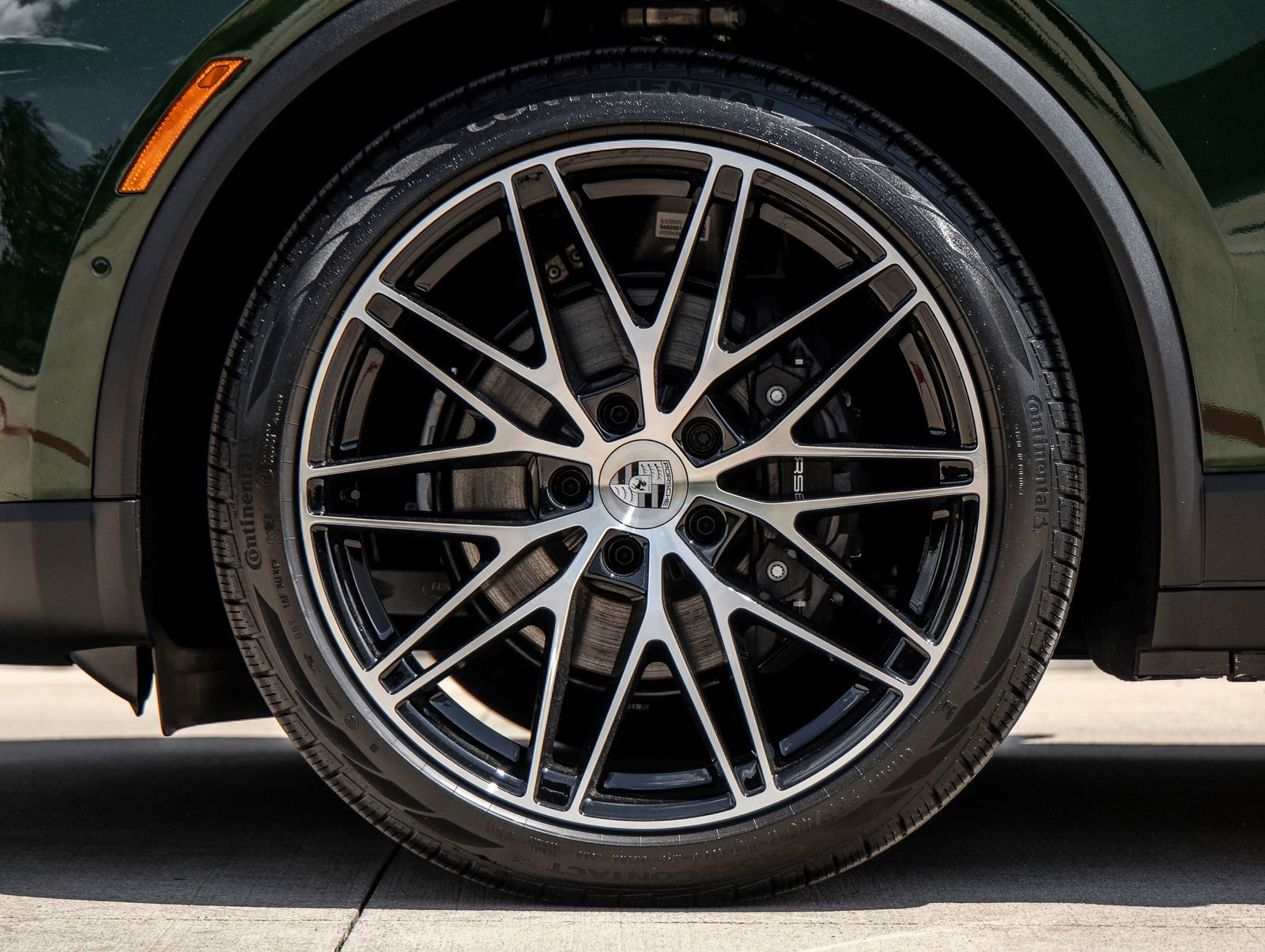 Certified 2025 Porsche Macan 4 Electric image 15