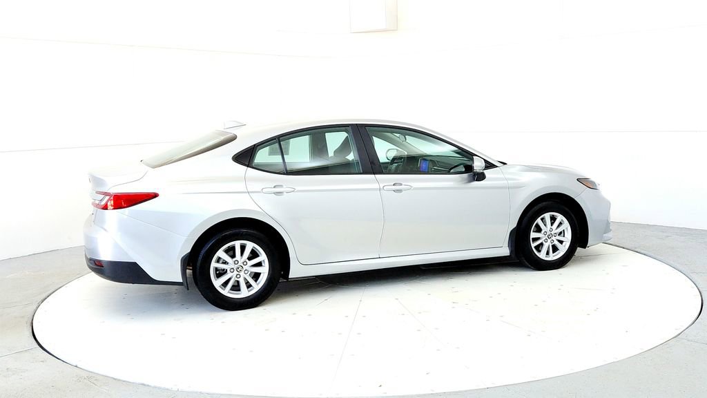 Used 2026 Toyota Camry LE AWD/4WD image 6