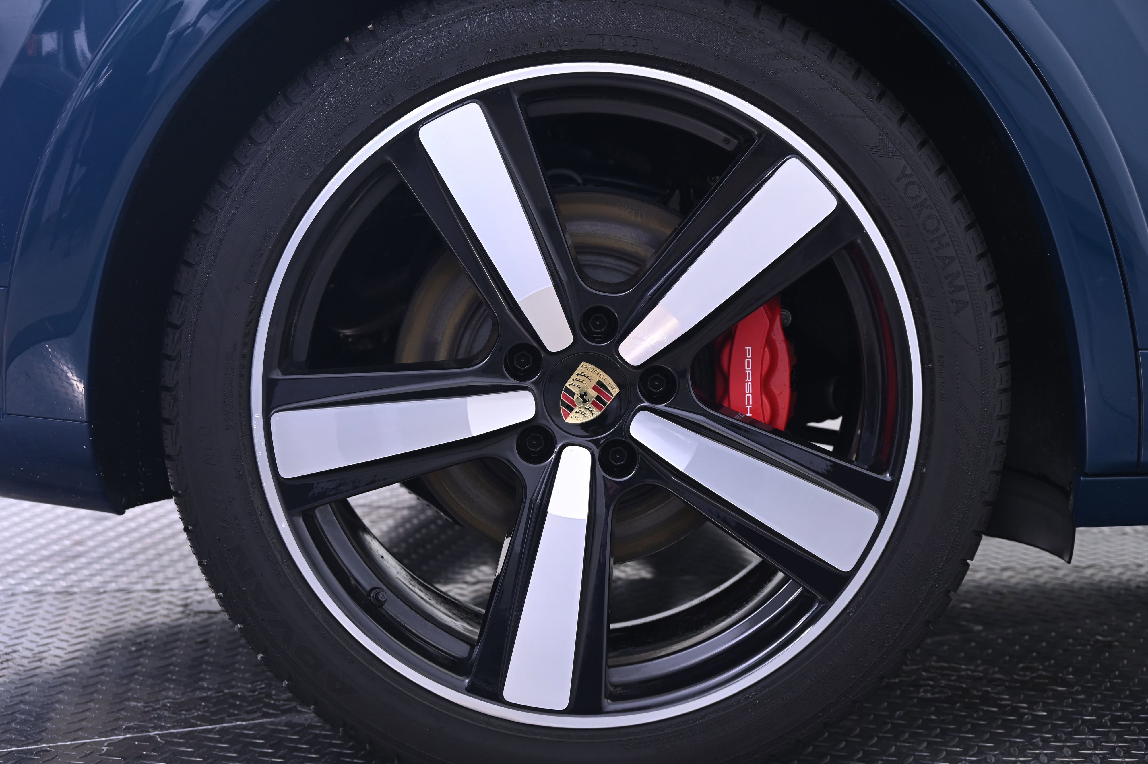 Certified 2024 Porsche Cayenne S image 13