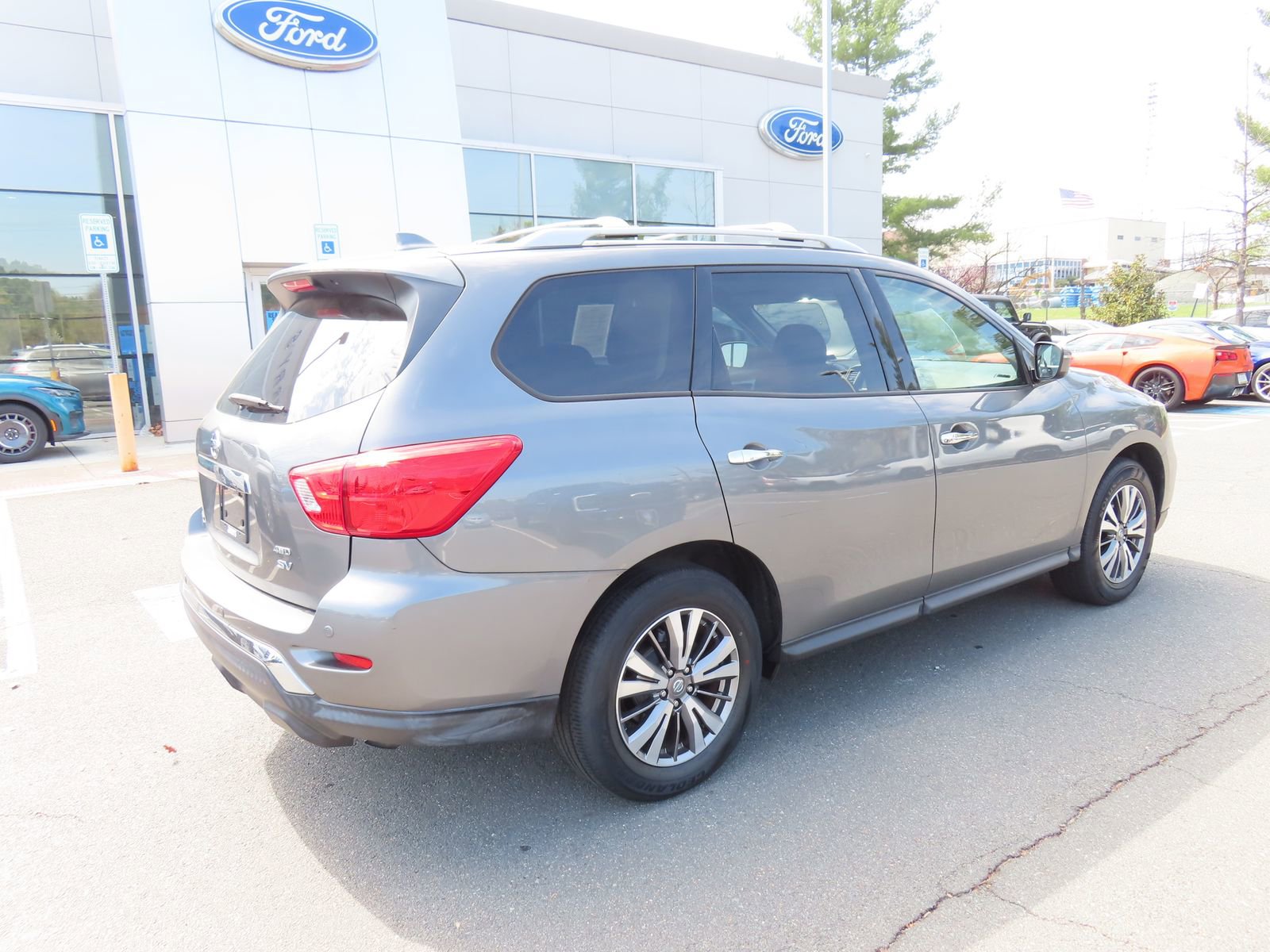 Used 2019 Nissan Pathfinder SV image 5