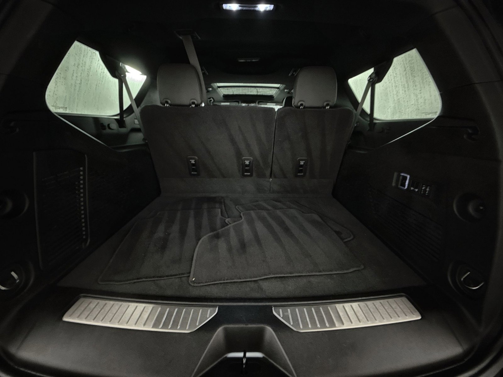 Used 2023 Chevrolet Suburban Premier image 27