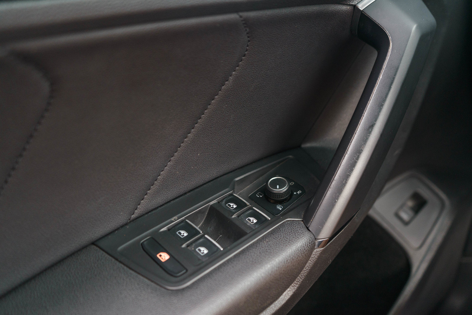 Used 2019 Volkswagen Tiguan SEL Premium w/ 3rd Row Seat Package AWD/4WD image 26