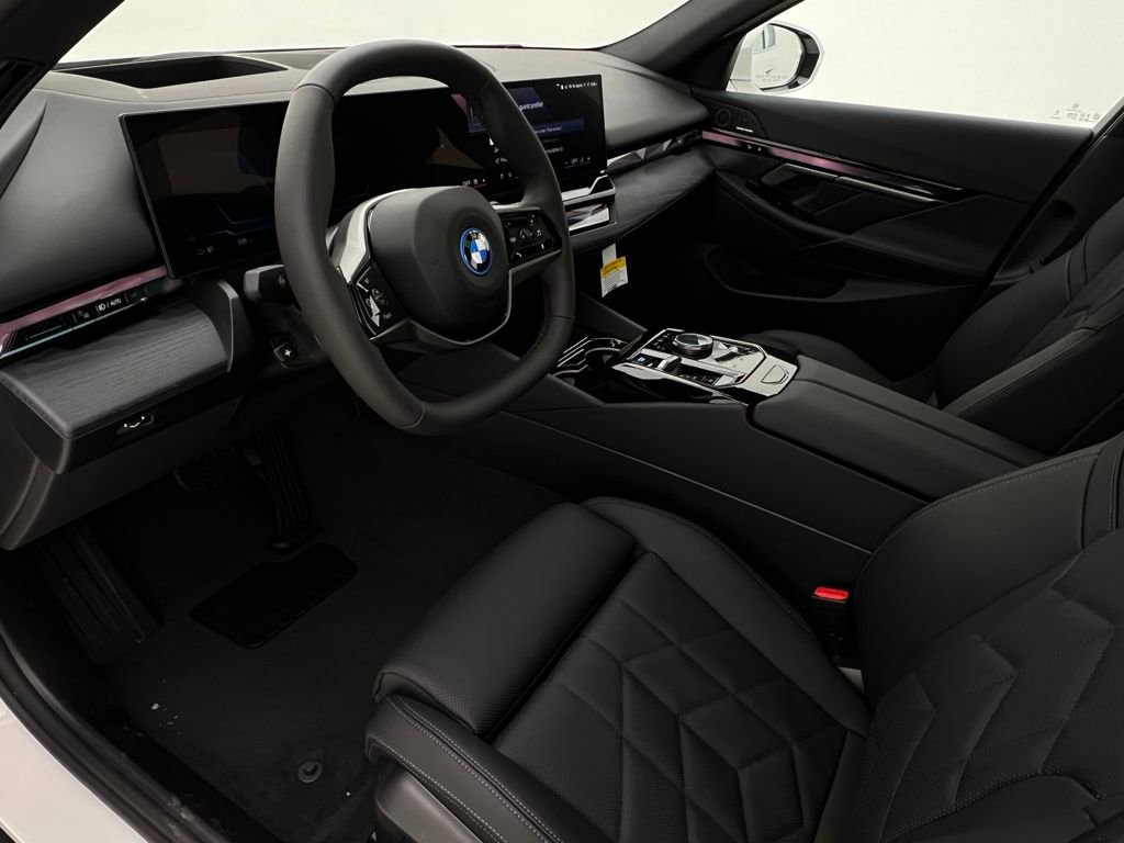 New 2026 BMW i5 eDrive40 w/ Premium Package image 9