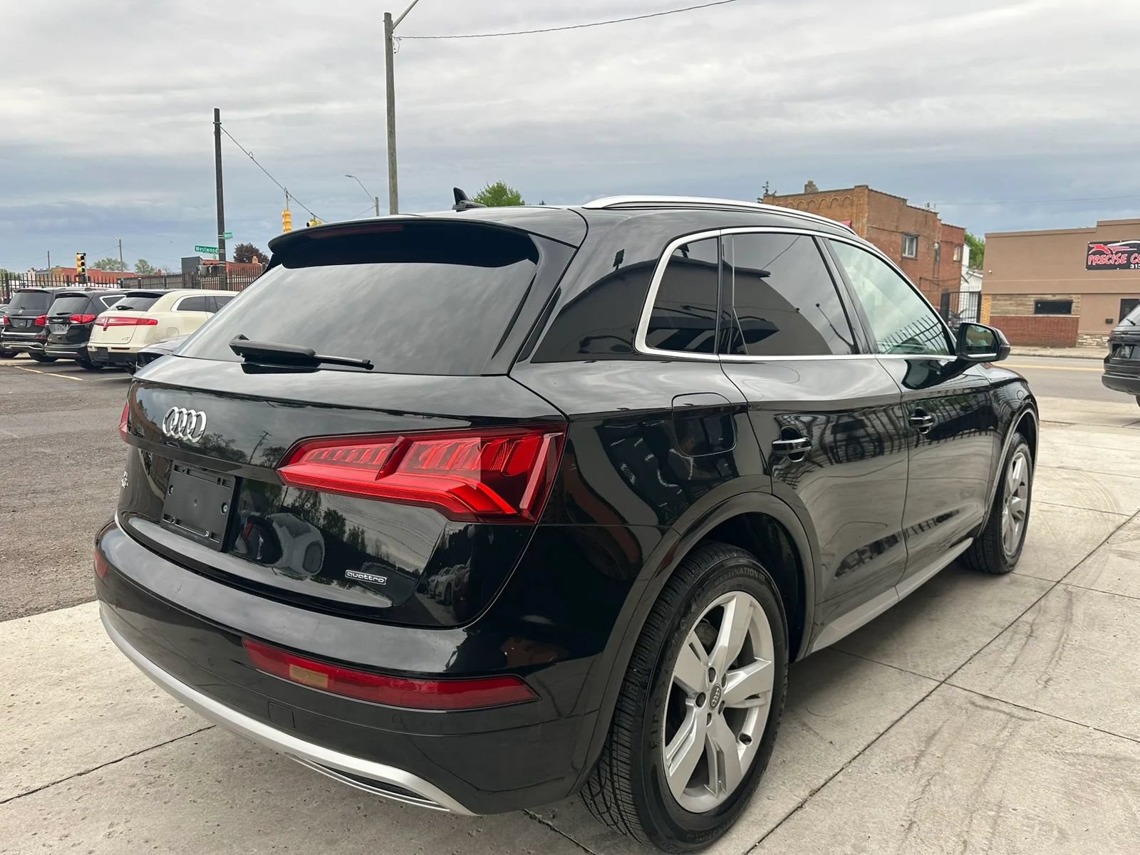 Used 2019 Audi Q5 2.0T Premium Plus w/ Premium Plus Package AWD/4WD image 4