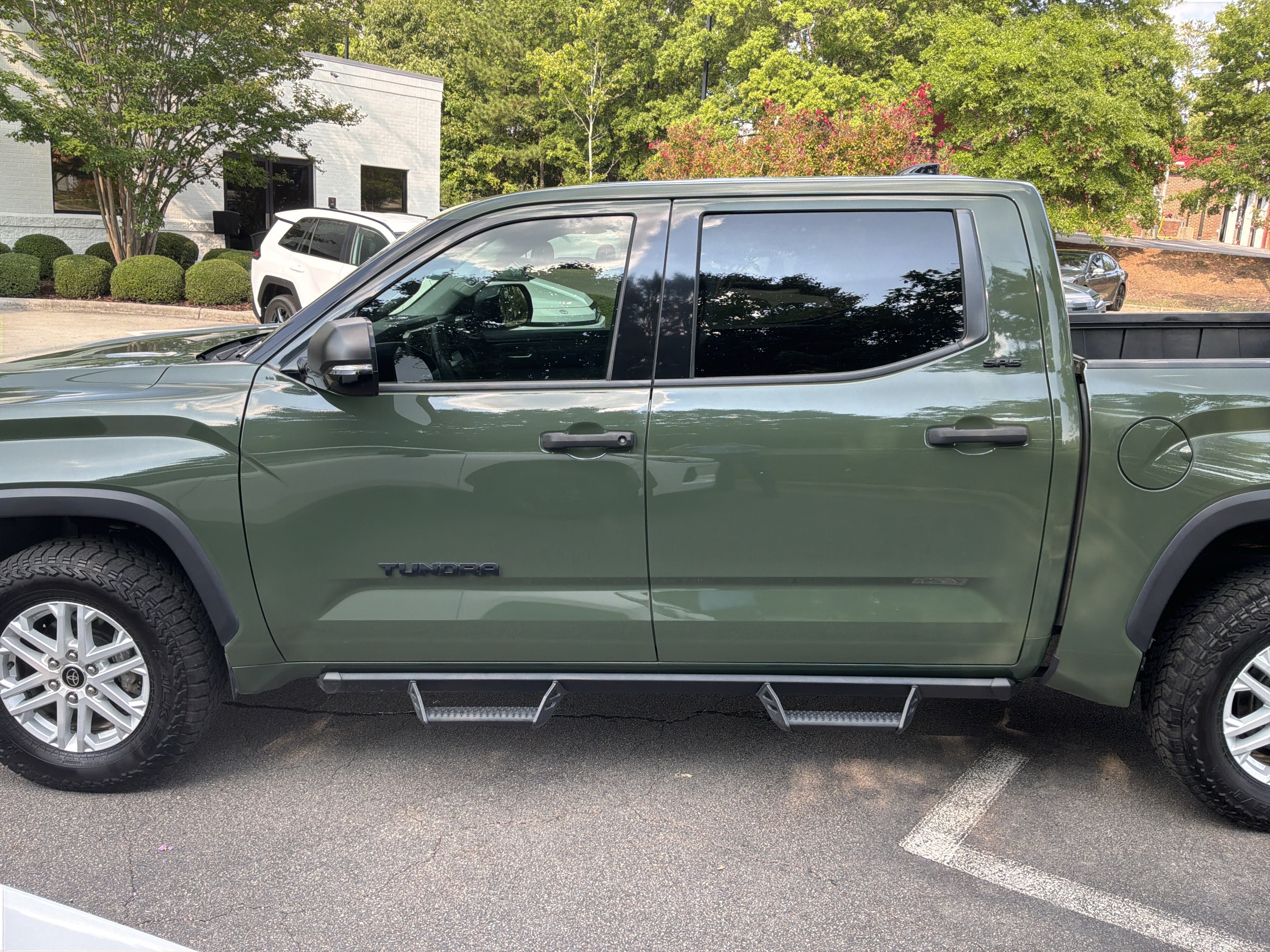 Used 2022 Toyota Tundra SR5 w/ SR5 Convenience Package AWD/4WD image 7
