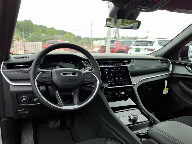 New 2025 Jeep Grand Cherokee L Altitude image 12