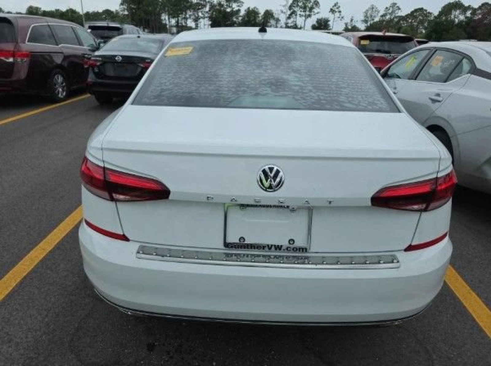 Used 2021 Volkswagen Passat 2.0T SE FWD image 11