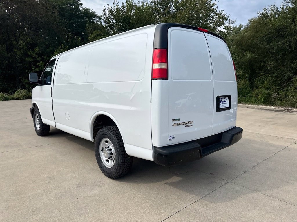 Used 2011 Chevrolet Express 3500 RWD image 10