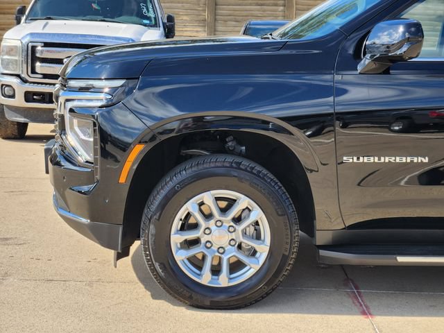 Used 2025 Chevrolet Suburban LS RWD image 15