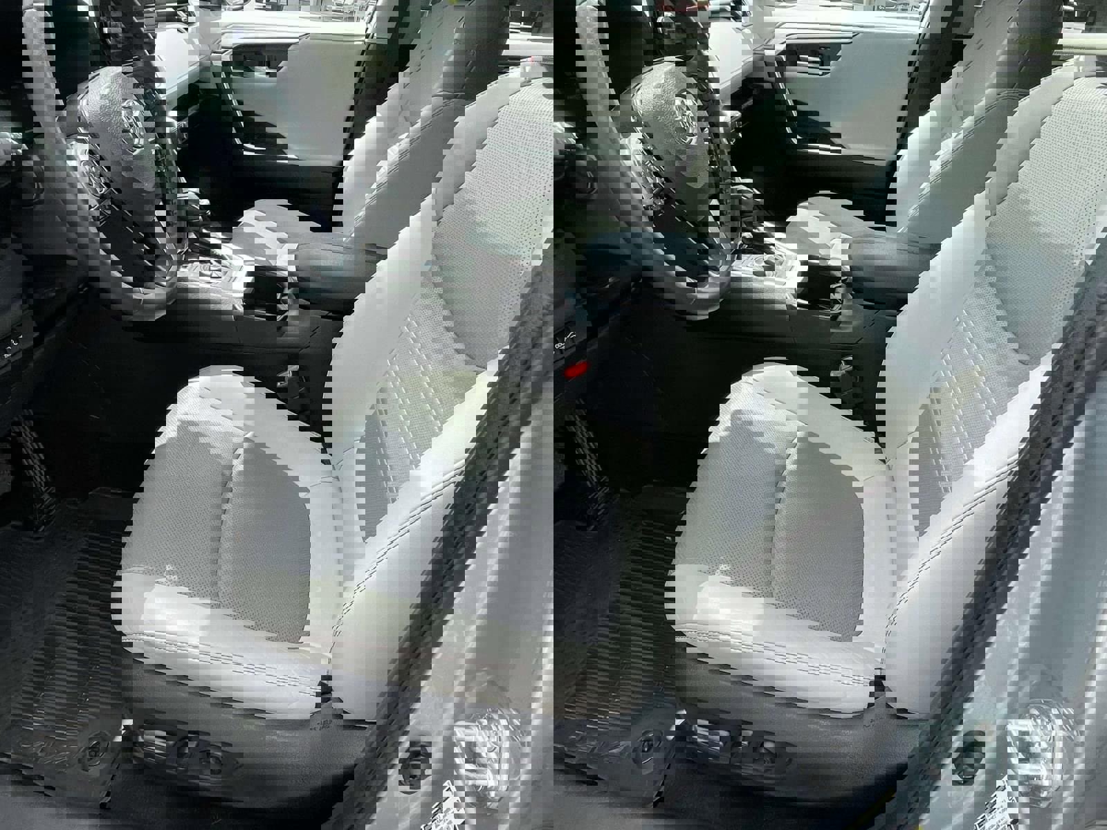 Used 2023 Toyota RAV4 Limited image 12