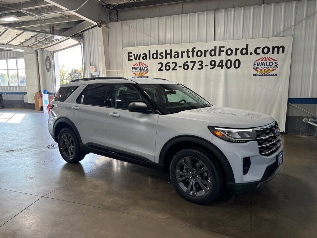 New 2026 Ford Explorer Active w/ Active Comfort Package image 2