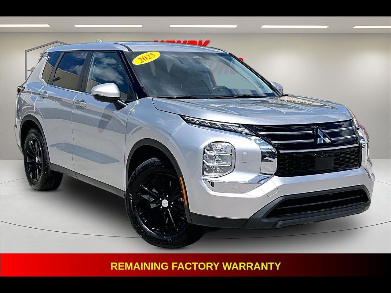 Used 2025 Mitsubishi Outlander ES AWD/4WD image 1