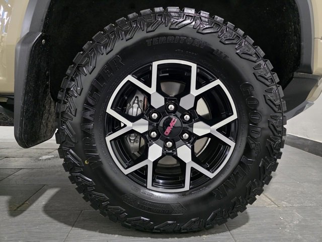 Used 2024 GMC Canyon AT4X image 27