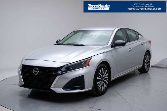Used 2024 Nissan Altima 2.5 SV image 1