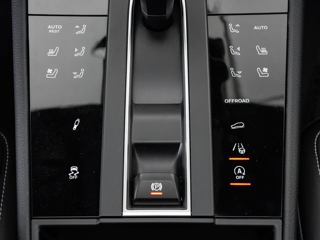 Certified 2025 Porsche Macan Turbo AWD/4WD image 21
