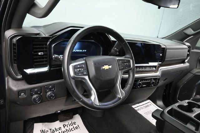Used 2024 Chevrolet Silverado 1500 LT AWD/4WD image 12