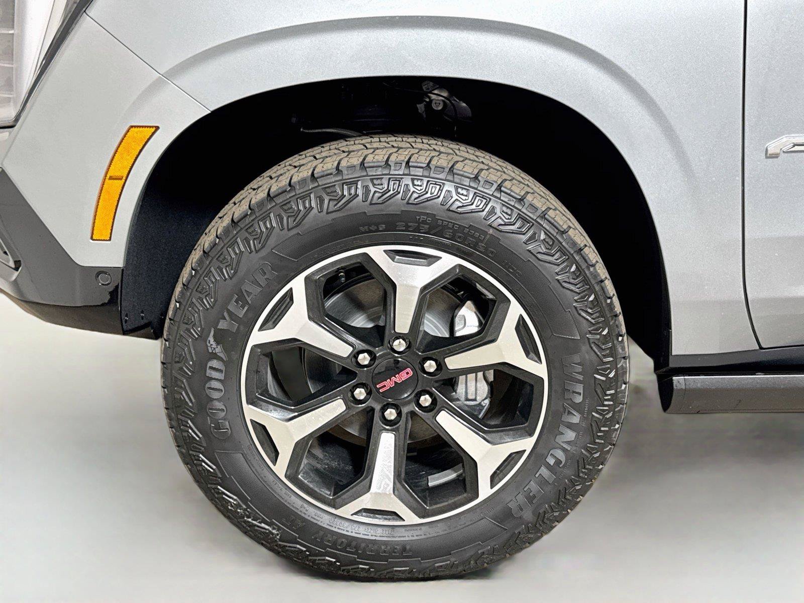 New 2026 GMC Yukon XL AT4 w/ AT4 Premium Package AWD/4WD image 19