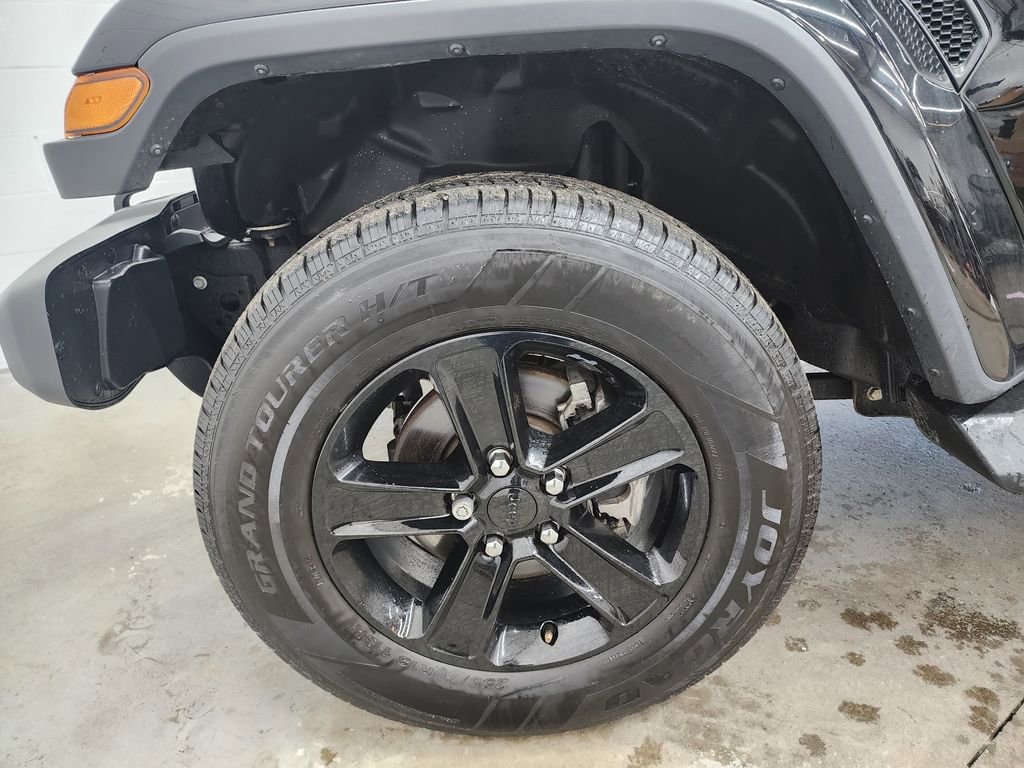 Used 2021 Jeep Wrangler Unlimited Sahara image 34