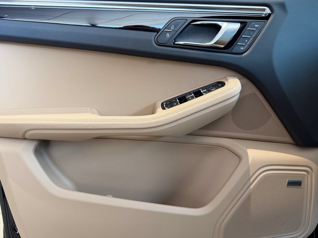 New 2026 Porsche Macan AWD/4WD image 18