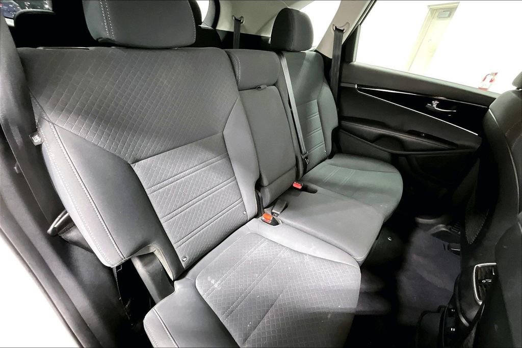 Used 2019 Kia Sorento LX image 35