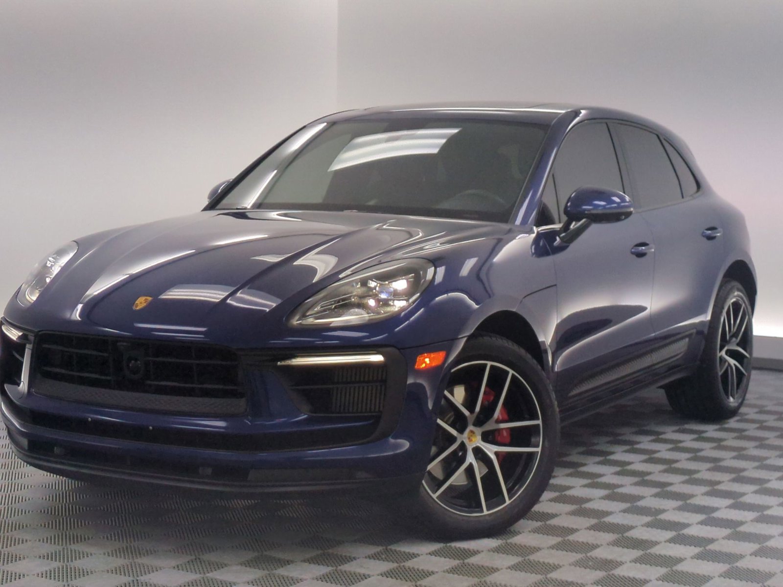 Certified 2024 Porsche Macan S image 1