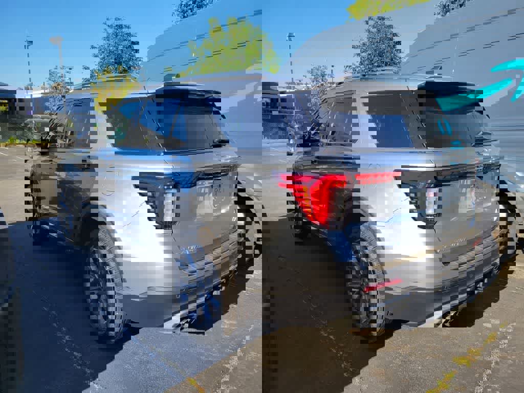 Used 2025 Ford Explorer Platinum w/ Ultimate Package image 4