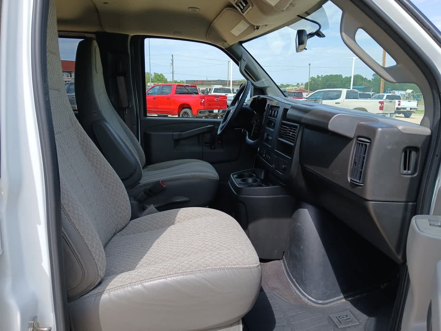 Used 2025 Chevrolet Express 3500 LS RWD image 41