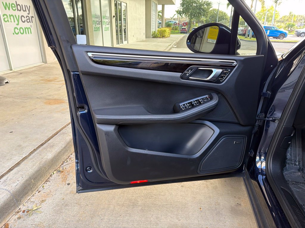 Used 2019 Porsche Macan AWD/4WD image 36