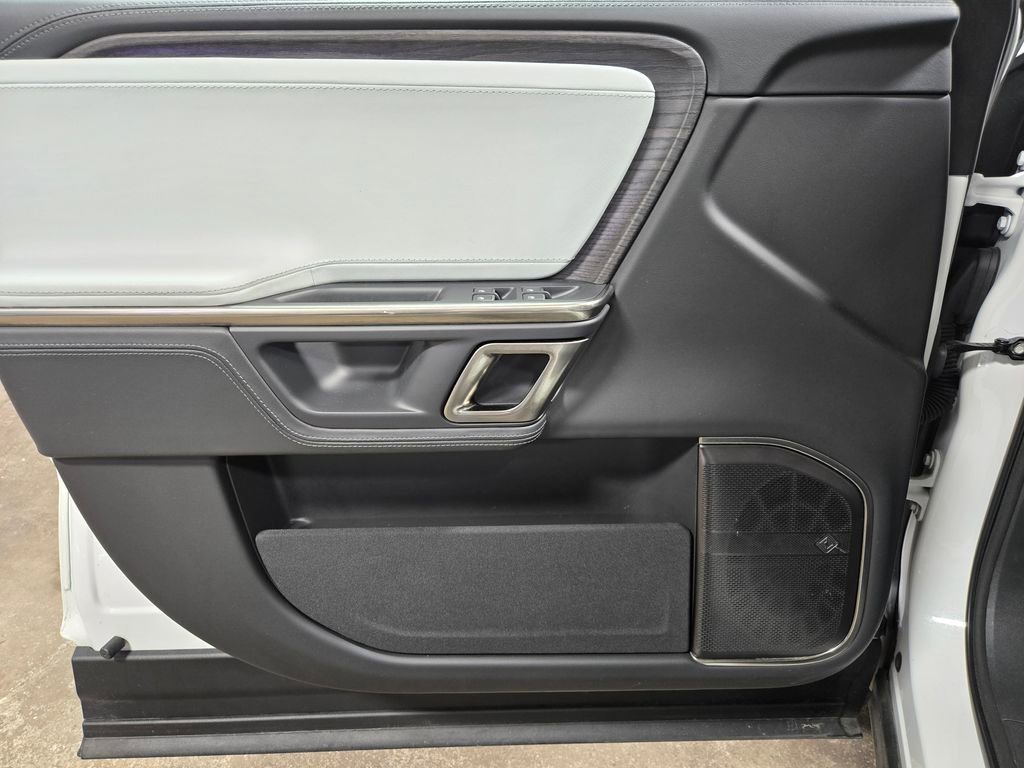 Used 2023 Rivian R1S Launch Edition image 8