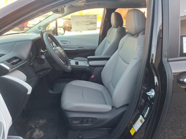 New 2026 Toyota Sienna XLE AWD/4WD image 12