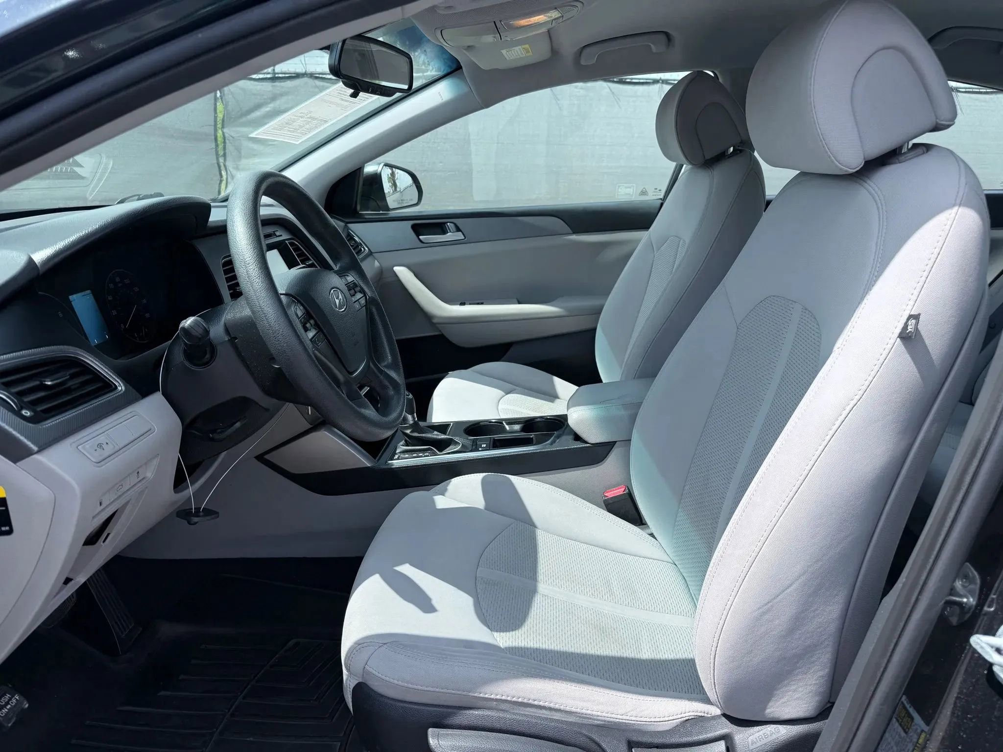 Used 2016 Hyundai Sonata SE image 2