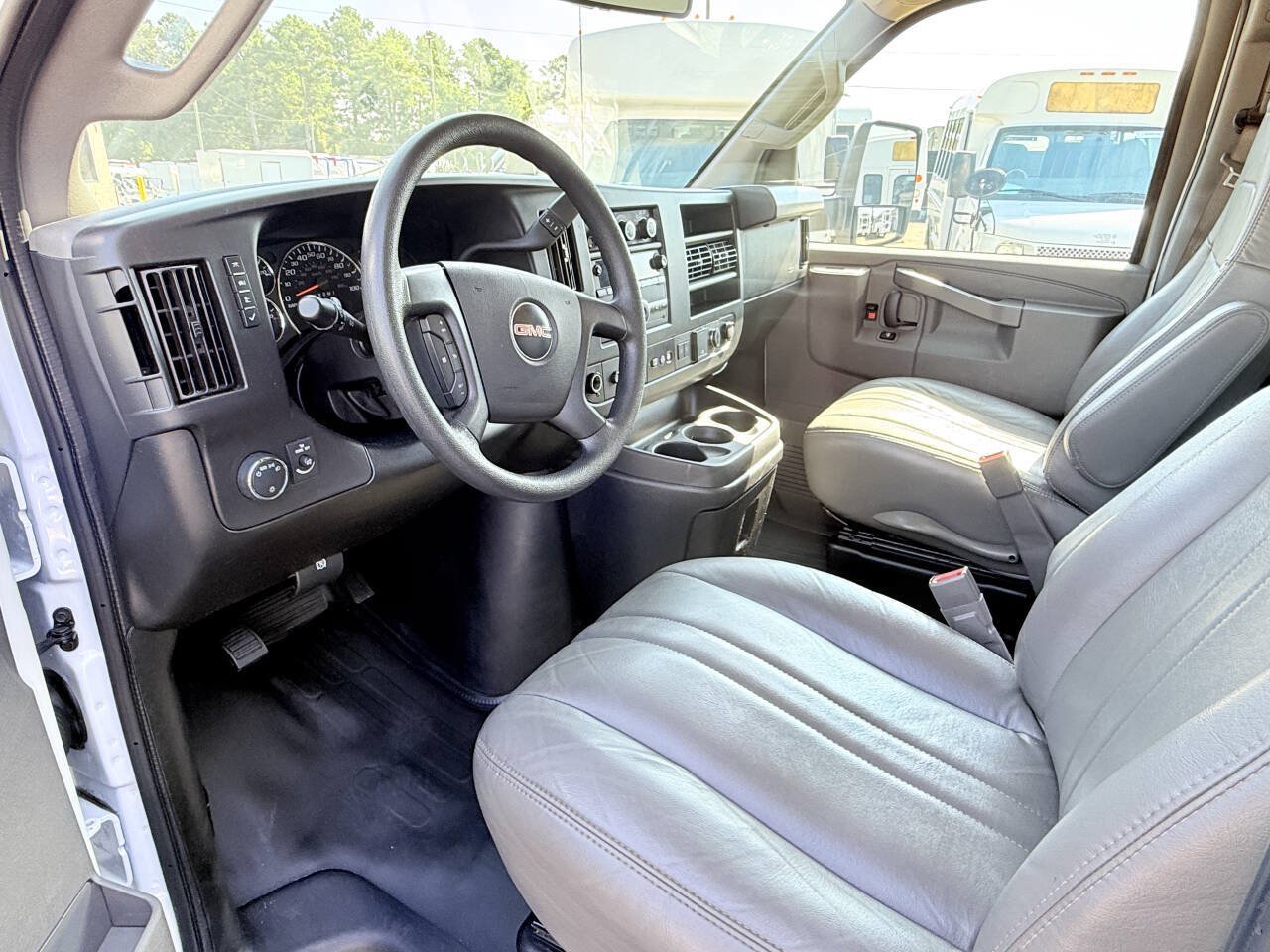 Used 2021 GMC Savana 3500 Extended RWD image 6
