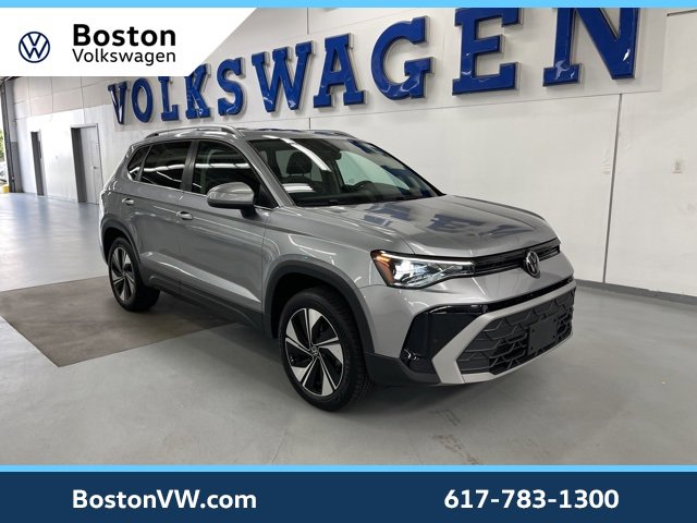 Used 2025 Volkswagen Taos SE w/ Panoramic Sunroof Package image 5