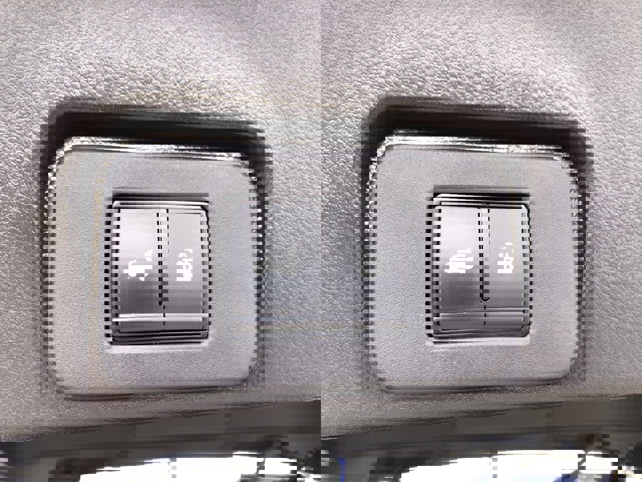 Used 2023 Nissan Rogue SV w/ SV Premium B Package image 10