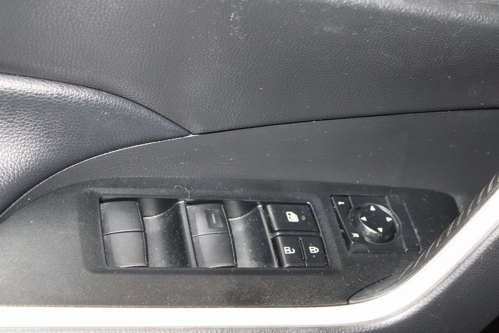 Used 2023 Toyota RAV4 LE image 9