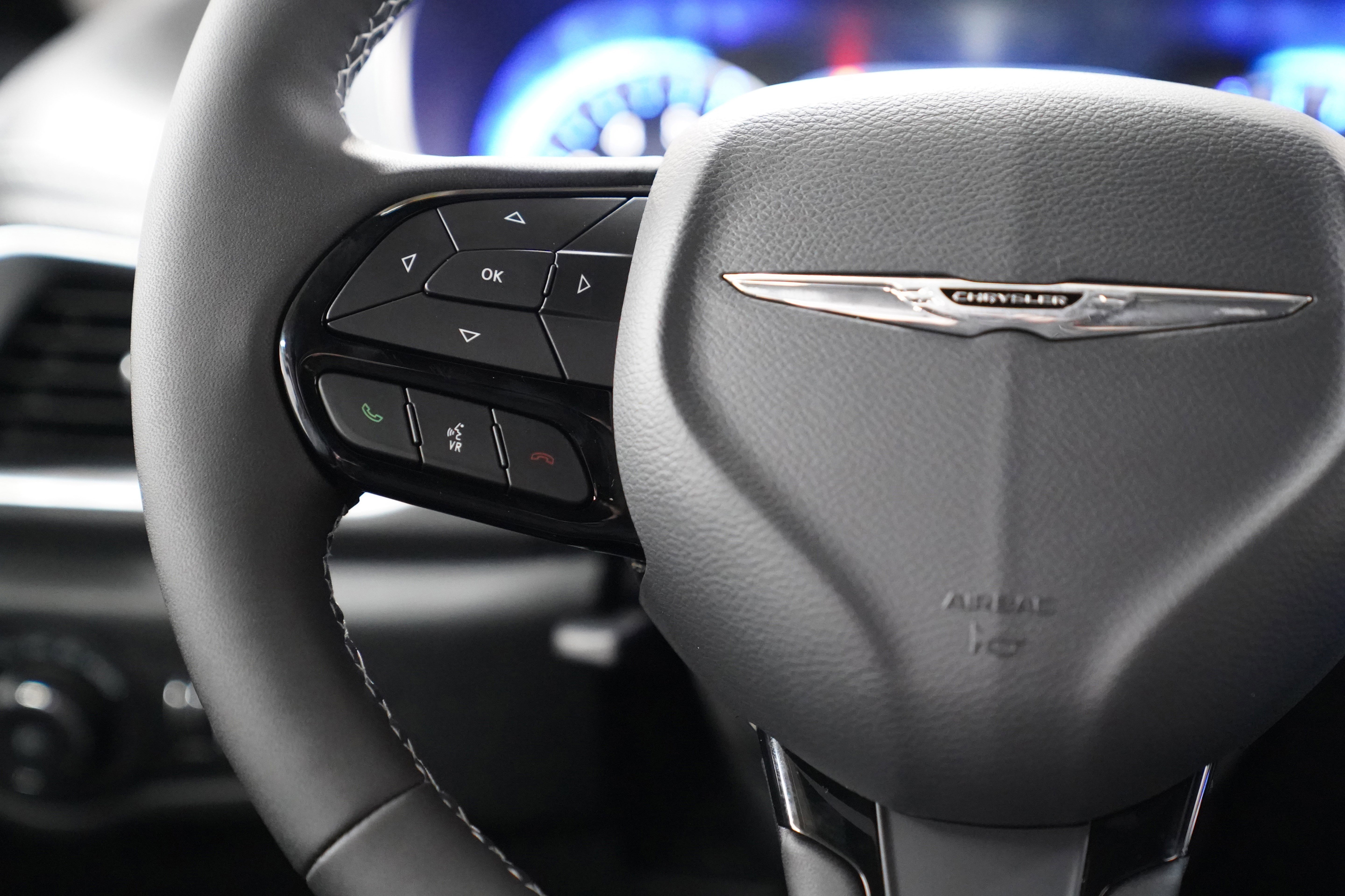 New 2026 Chrysler Pacifica Limited w/ Uconnect Theater Family Group image 21