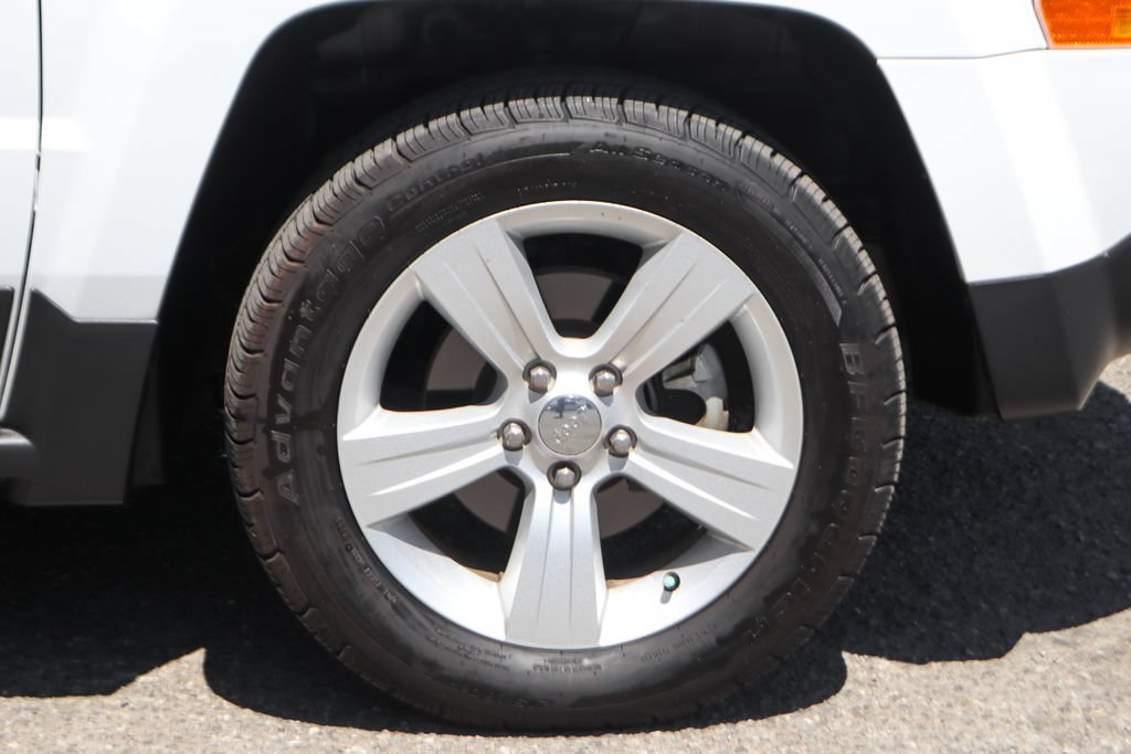 Used 2016 Jeep Patriot Latitude w/ Sun/Sound Group FWD image 36