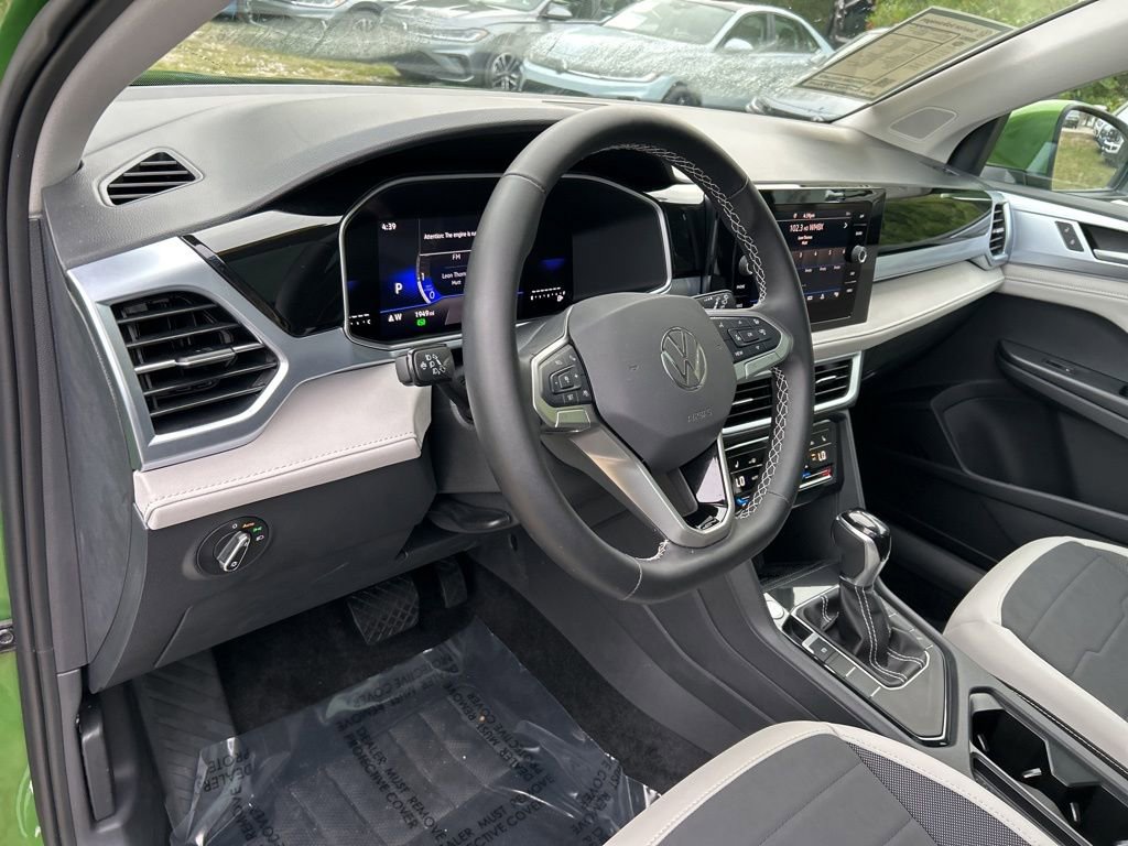 Certified 2025 Volkswagen Taos SE w/ Panoramic Sunroof Package image 23