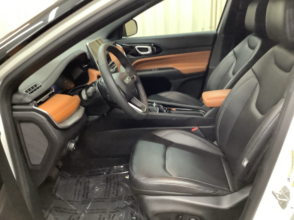 Used 2025 Jeep Compass Limited AWD/4WD image 14