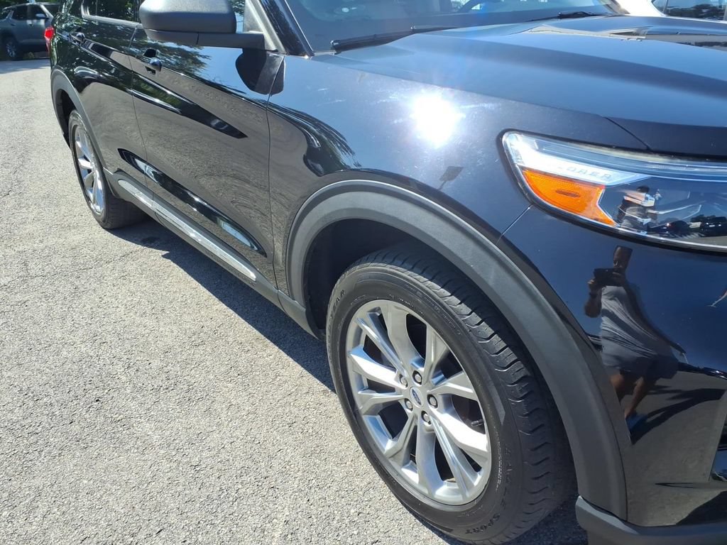 Used 2022 Ford Explorer XLT w/ Equipment Group 202A AWD/4WD image 18