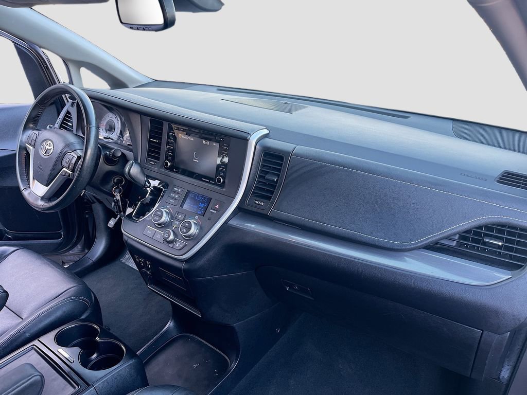 Used 2020 Toyota Sienna SE w/ Carpet Mat Package FWD image 28