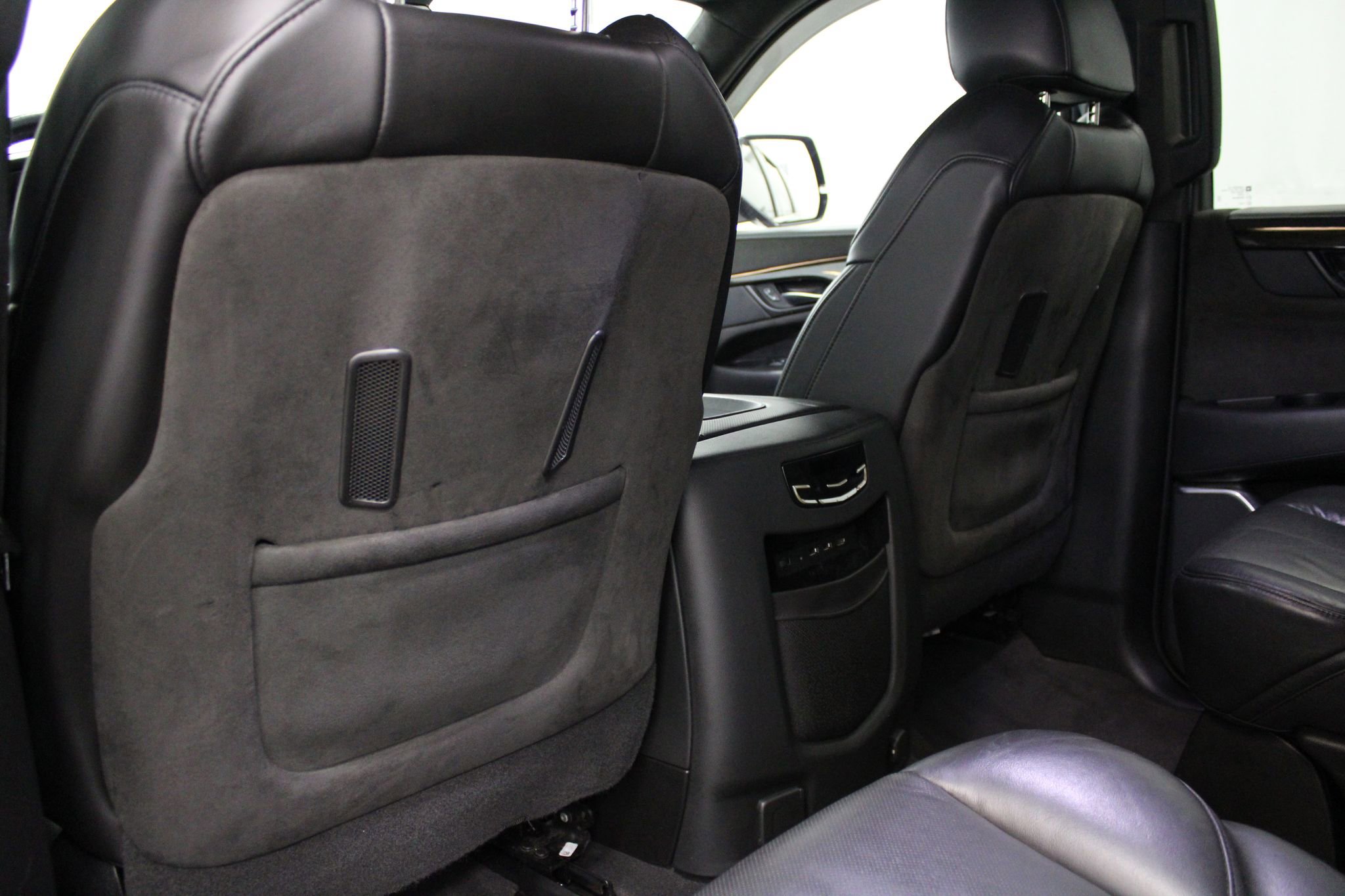 Used 2020 Cadillac Escalade ESV Platinum AWD/4WD image 17