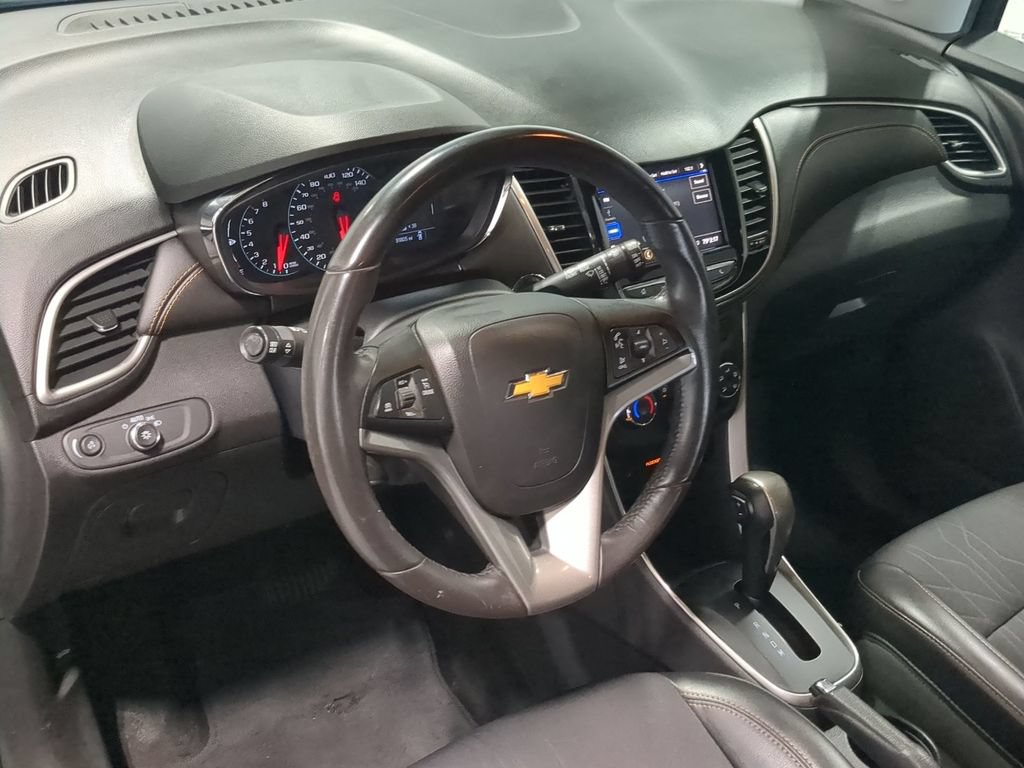 Used 2021 Chevrolet Trax LT w/ Driver Confidence Package FWD image 12