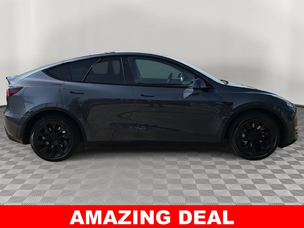 Used 2022 Tesla Model Y Long Range image 2